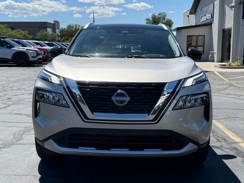 2 Tone Champagne Black Roof 2023 Nissan Rogue Platinum