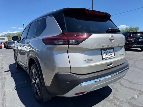 2 Tone Champagne Black Roof 2023 Nissan Rogue Platinum