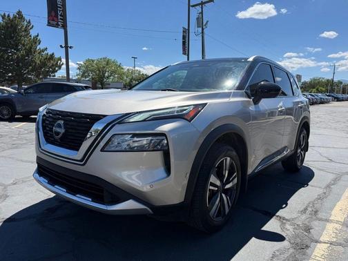 2 Tone Champagne Black Roof 2023 Nissan Rogue Platinum