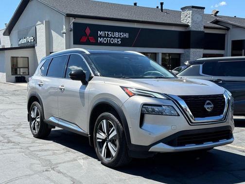 2 Tone Champagne Black Roof 2023 Nissan Rogue Platinum