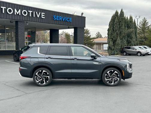 Graphite Gray 2025 Mitsubishi Outlander PHEV SE