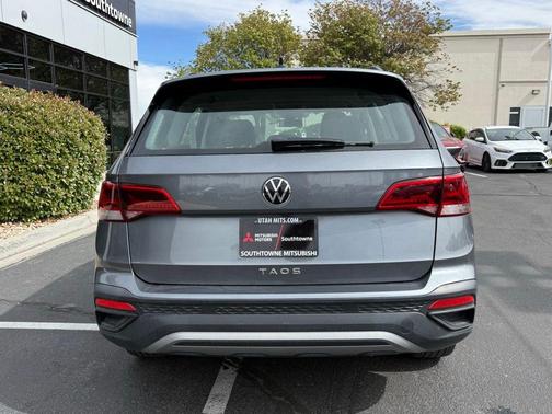 Platinum Gray Metallic 2022 Volkswagen Taos 1.5T S