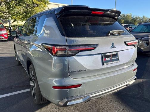 Moonstone Gray Metallic 2026 Mitsubishi Outlander SEL