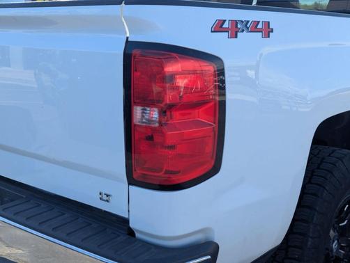 Summit White 2018 Chevrolet Silverado 1500 LT