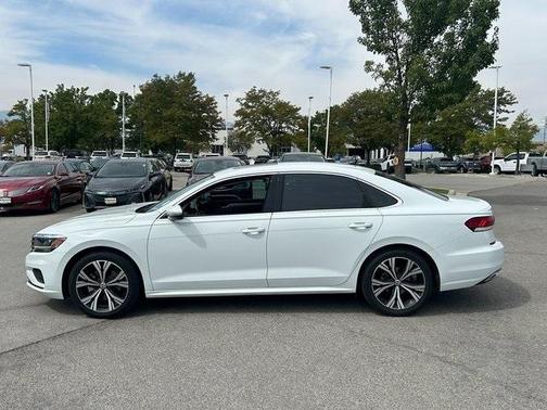 2022 Volkswagen Passat 2.0T SE