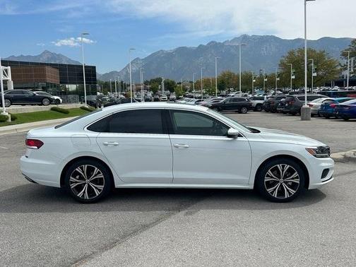 2022 Volkswagen Passat 2.0T SE