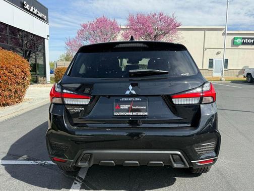 Black 2026 Mitsubishi Outlander Sport 2.0 ES