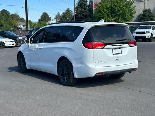 Bright White Clearcoat 2020 Chrysler Pacifica Touring-L Plus