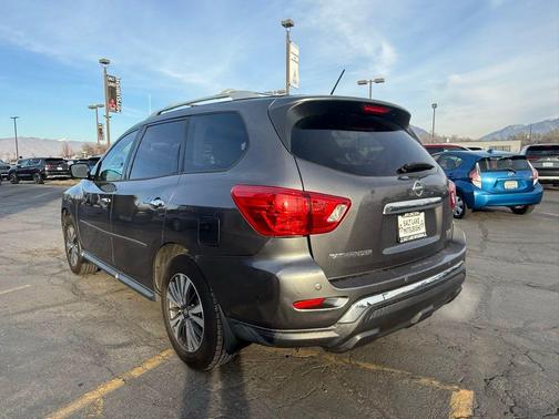 2017 Nissan Pathfinder SV