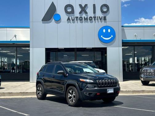 Brilliant Black Crystal Pearlcoat 2014 Jeep Cherokee Trailhawk