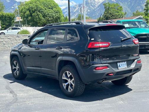 Brilliant Black Crystal Pearlcoat 2014 Jeep Cherokee Trailhawk