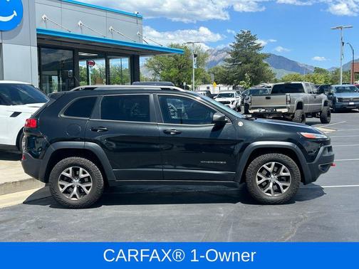 Brilliant Black Crystal Pearlcoat 2014 Jeep Cherokee Trailhawk