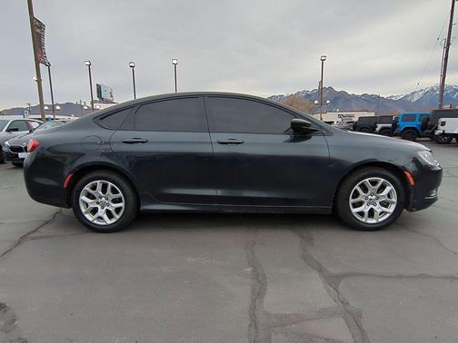 2017 Chrysler 200 LX