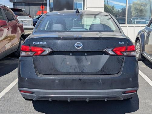 Super Black Metallic 2021 Nissan Versa 1.6 SV