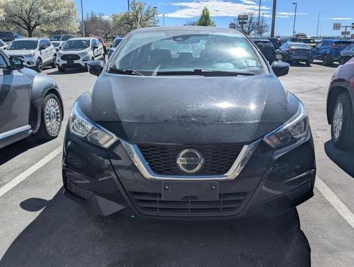 Super Black Metallic 2021 Nissan Versa 1.6 SV