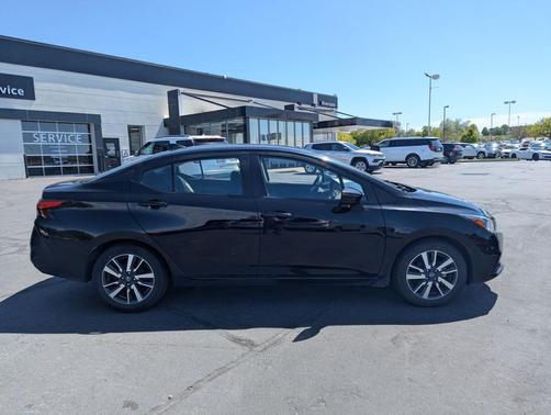 Super Black Metallic 2021 Nissan Versa 1.6 SV