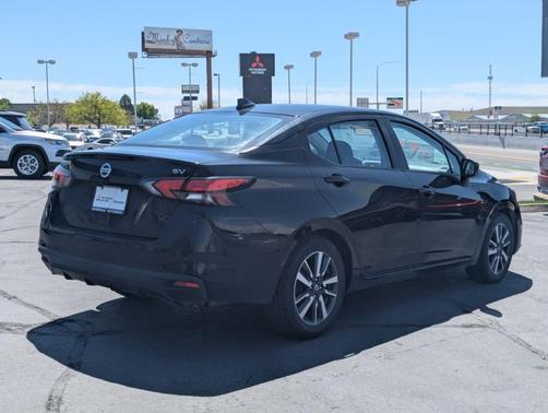 Super Black Metallic 2021 Nissan Versa 1.6 SV