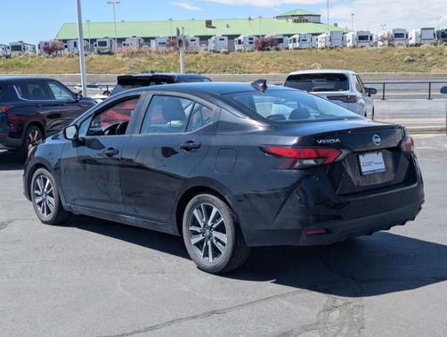 Super Black Metallic 2021 Nissan Versa 1.6 SV