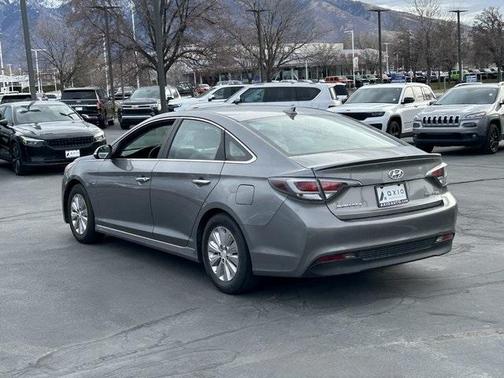 2017 Hyundai SONATA Hybrid SE