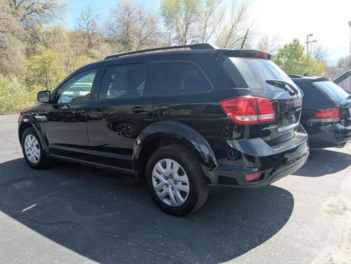 Pitch Black Clearcoat 2019 Dodge Journey SE