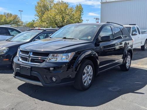 Pitch Black Clearcoat 2019 Dodge Journey SE