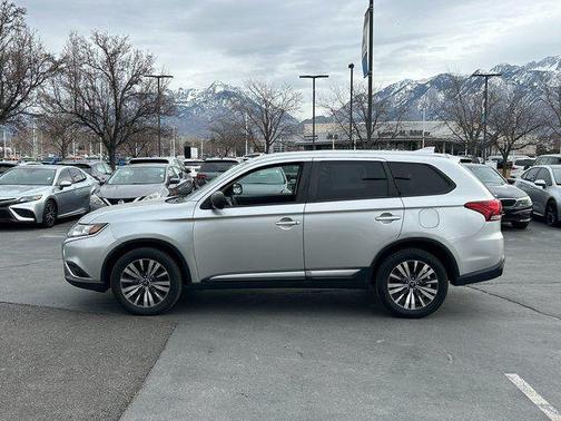 2019 Mitsubishi Outlander ES