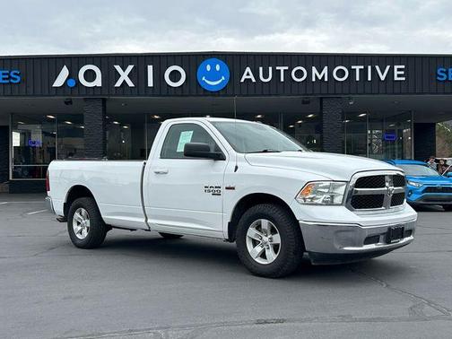 Bright White Clearcoat 2019 RAM 1500 Classic SLT