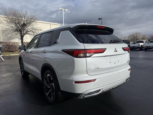 2025 Mitsubishi Outlander PHEV SE