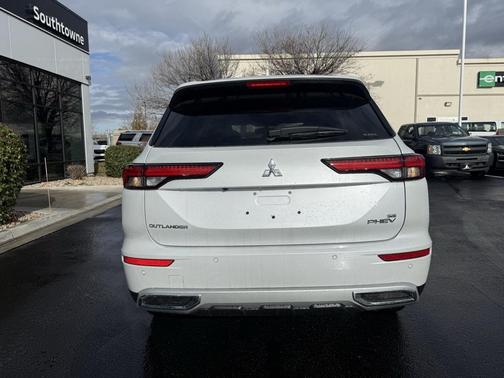 2025 Mitsubishi Outlander PHEV SE