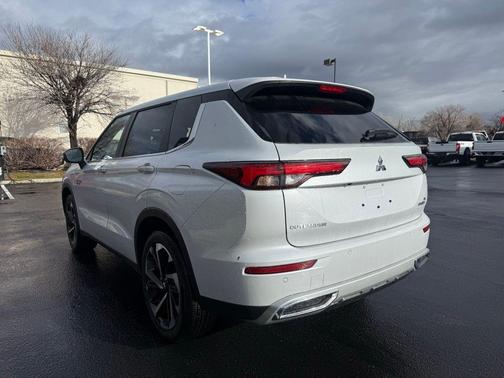 2025 Mitsubishi Outlander PHEV SE