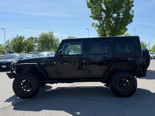 Black Clearcoat / Black Soft Top 2009 Jeep Wrangler Unlimited Sahara