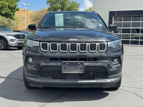Diamond Black 2024 Jeep Compass Latitude