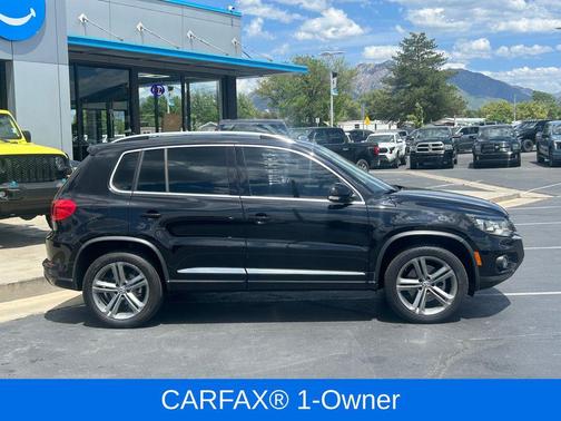 Deep Black Pearl Effect 2017 Volkswagen Tiguan 2.0T Sport