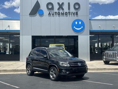 Deep Black Pearl Effect 2017 Volkswagen Tiguan 2.0T Sport