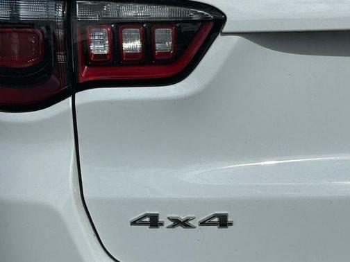 Bright White Clearcoat 2025 Jeep Compass Sport