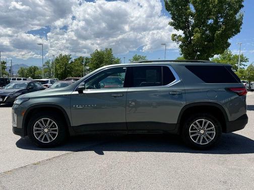 Silver Sage Metallic 2023 Chevrolet Traverse LT Cloth