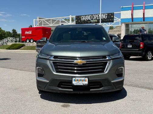 Silver Sage Metallic 2023 Chevrolet Traverse LT Cloth