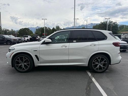 Alpine White 2023 BMW X5 PHEV xDrive45e