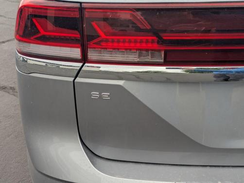 Silver Bird Metallic 2024 Volkswagen Atlas 2.0T SE