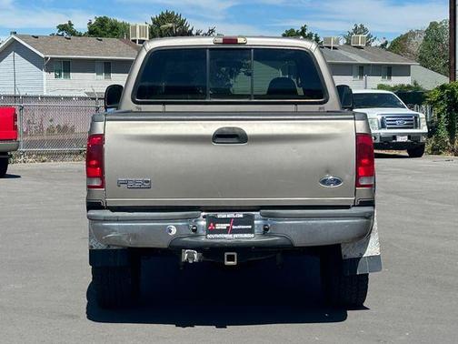 Beige 2002 Ford F-350