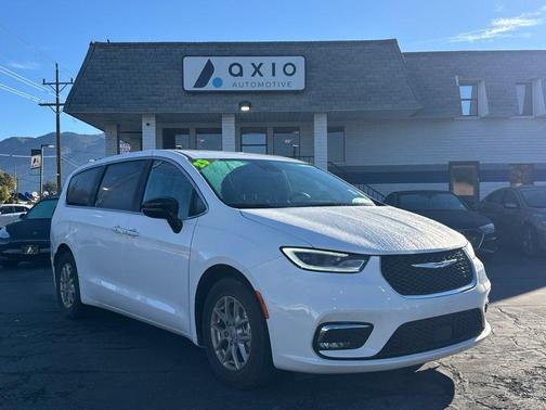 Bright White Clearcoat 2025 Chrysler Pacifica Select