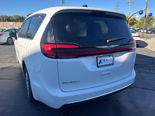 Bright White Clearcoat 2025 Chrysler Pacifica Select