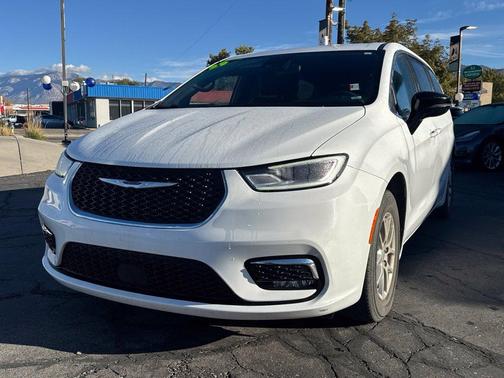 Bright White Clearcoat 2025 Chrysler Pacifica Select