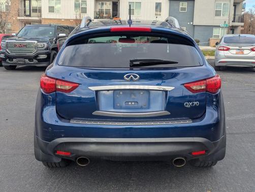 2016 INFINITI QX70 Base