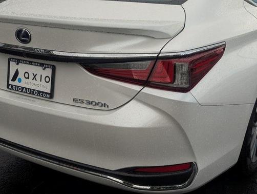 2021 Lexus ES 300h Base