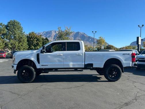 White 2024 Ford F-250 Lariat