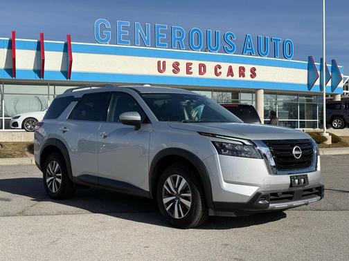 2025 Nissan Pathfinder SL