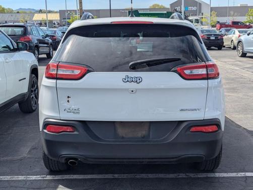 2016 Jeep Cherokee Sport