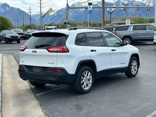 Bright White Clearcoat 2016 Jeep Cherokee Sport