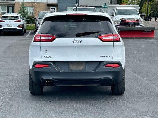 Bright White Clearcoat 2016 Jeep Cherokee Sport